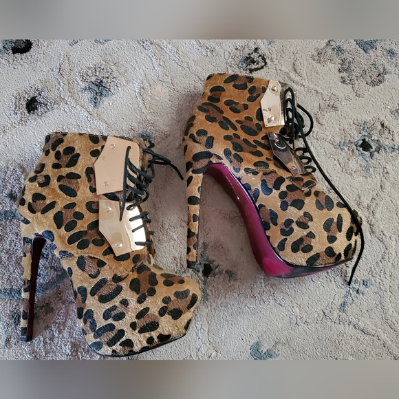 Cleopatra leopard print platform booties - Picture 10 of 10